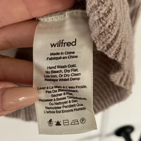 Aritzia Long Sleeve Sweater - Picture 4 of 5